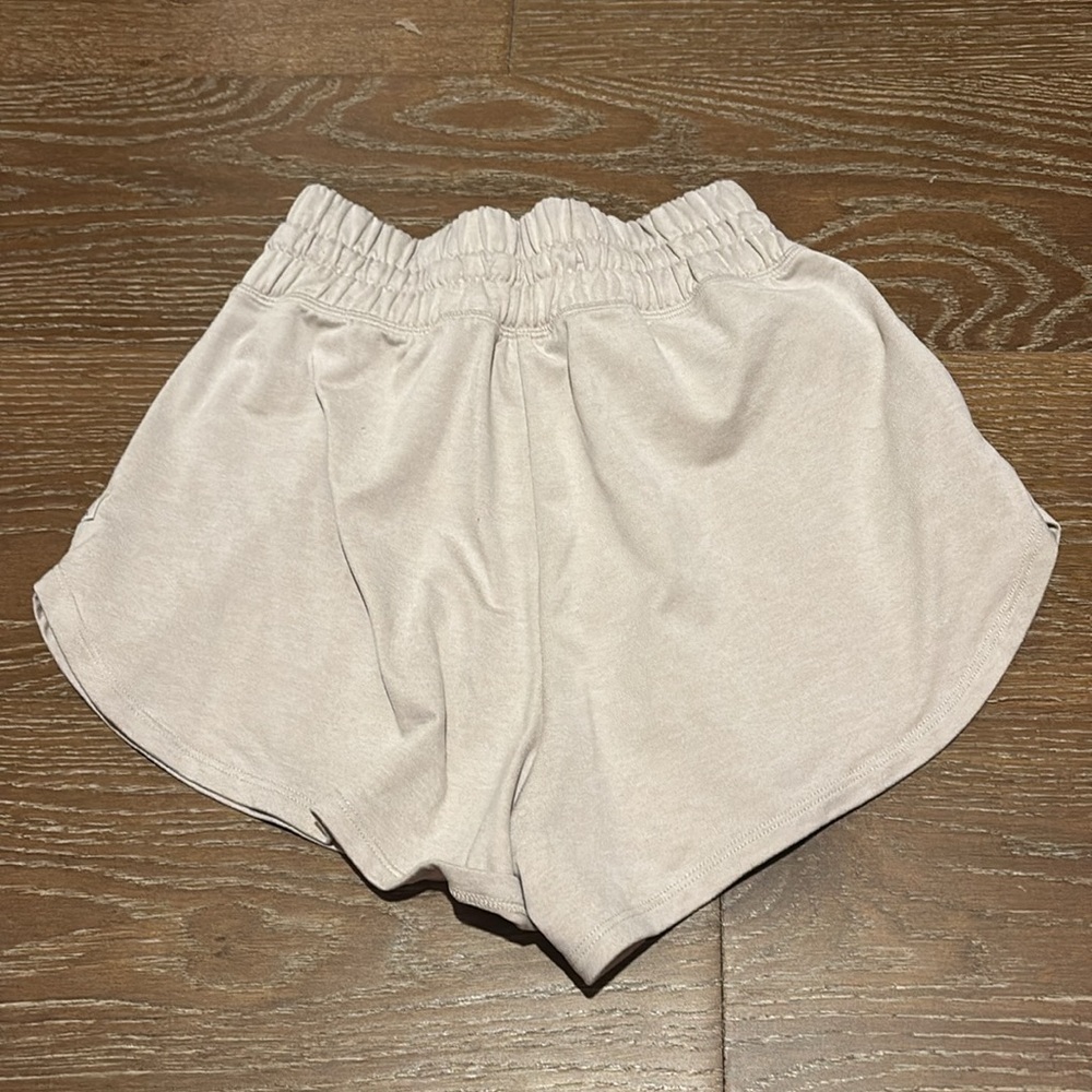 Vuori Women's Cream Shorts - Picture 3 of 5